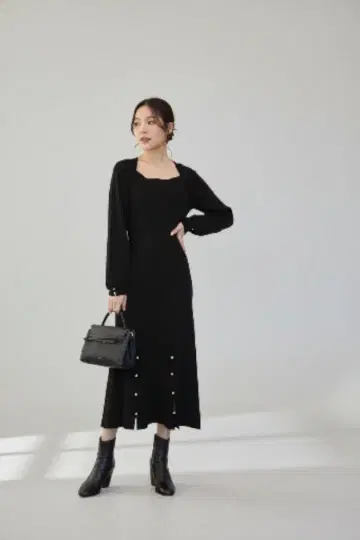 펄 디자인 스퀘어 넥 니트 원피스