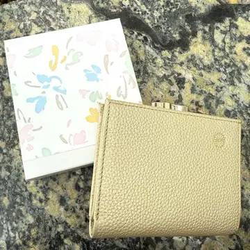 황궁 한정판 미사용 새상품 완판템 골드 가죽 접이식 지갑 박스 포함