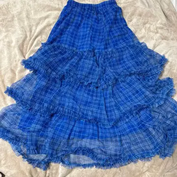 파랑 체크 무늬 플레어 스커트