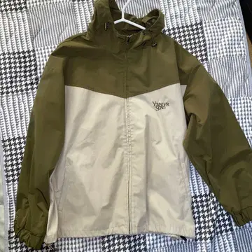 YANGER 900 후드 부착 나일론 자켓