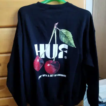 [ 미착용 ] HUF SET OF CHERIES 크루넥 블랙