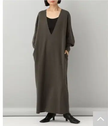 [ e/rm ] 편안한 착용감 깊은 V넥 니트 원피스 차콜 그레이