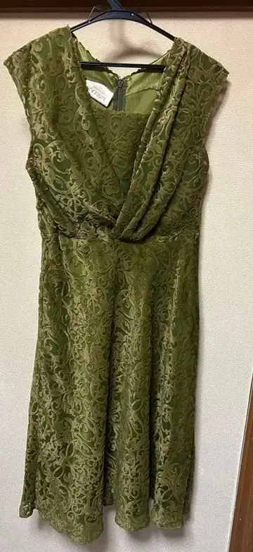 올리브 그린 레이스 드레스