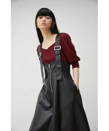 [택 포함/완판템] AZUL BY MOUSSY 인조 가죽 오버롤 스커트