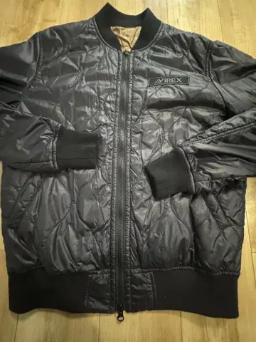 AVIREX 블랙 퀼팅 자켓