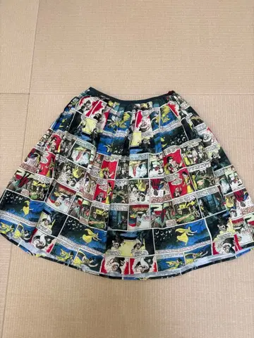 백설공주 코믹 프린트 스커트