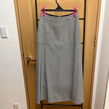 iCB 플레어 스커트 화이트 블랙 하운드투스 체크 패턴