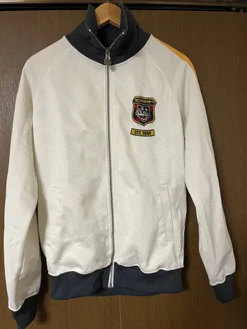 화이트 저지 자수 로고 EST. 1949 사이즈 M