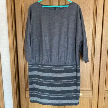 자유구 그레이 스트라이프 긴팔 원피스