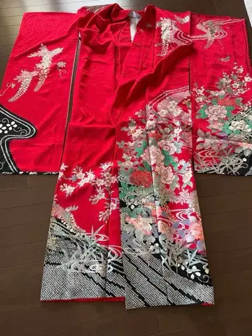 후리소데 빨간색 꽃무늬 자수