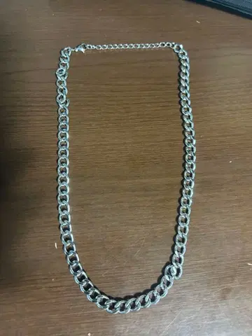 실버 체인 목걸이