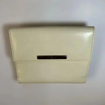 화이트 가죽 접이식 지갑