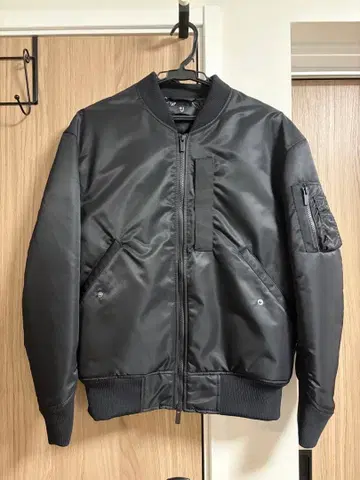 유니클로 +J 다운 MA-1 블루종/블랙/XS