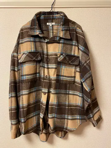 브라운 체크 무늬 플란넬 셔츠