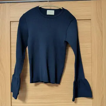 UNITED ARROWS 네이비 플레어 소매 스웨터