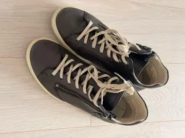 ECCO 블랙 가죽 스니커즈