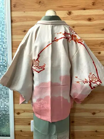 베이지 핑크 겉옷 이중 기모노 매실 패턴 설날