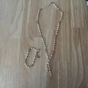 펄과 골드 목걸이 및 팔찌 세트