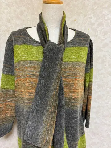 스트라이프 디자인 긴팔 니트