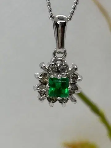 에메랄드 꽃 디자인 목걸이 (1077)