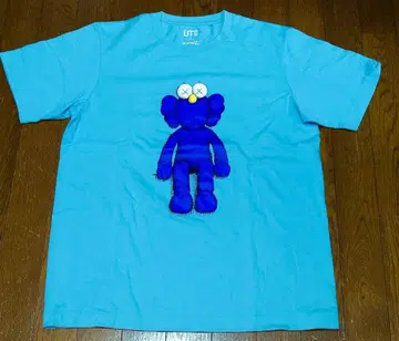 KAWS 프린트 유니클로 T셔츠 M 사이즈 스카이블루 UT