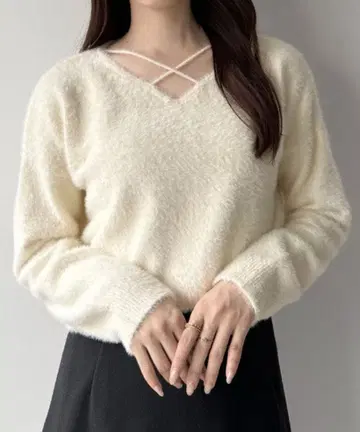 mipiarl 크로스 샤기 컴팩트 니트 화이트