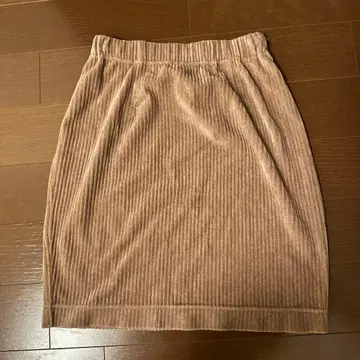 베이지 코듀로이 타이트 스커트 무릎 기장