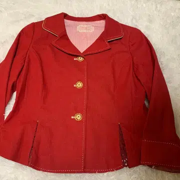 빨간색 테일러드 자켓 골드 컬러 버튼