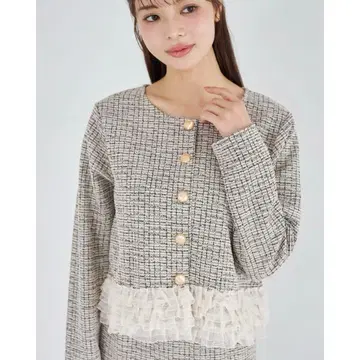 새상품급 토코 클로젯 컷 트위드 오간자 프릴 헴 라이트 자켓