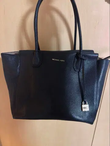 마이클코어스 토트백 블랙