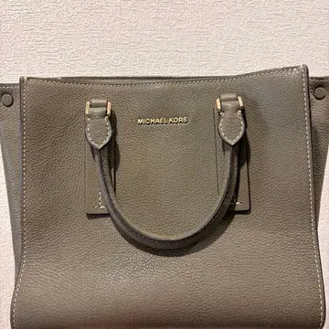 MICHAEL KORS 그레이 가죽 핸드백