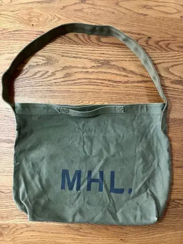 MHL. 숄더백 카키