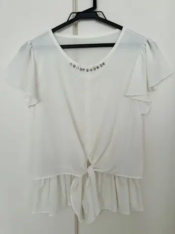 Flor by Rew de Rew 프릴 소매 비쥬 블라우스 화이트