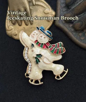 빈티지 스케이트를 타는 눈사람 크리스마스 브로치