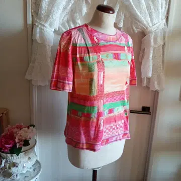 레오나르 컬러풀 그래픽 반팔 상의