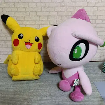 피카츄 (약 35cm)와 코코 (약 45cm) 봉제 인형 세트