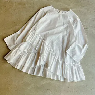 엘리오폴 프릴 블라우스 화이트 밑단 플레어