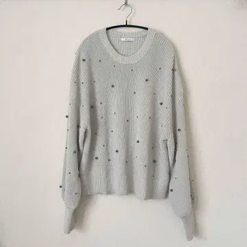 비즈 장식 그레이 긴팔 니트