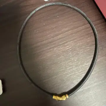 블랙 밴딩 목걸이