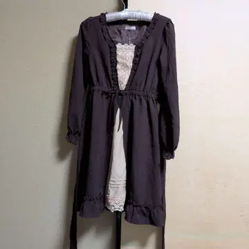 새상품 엑시즈팜 포에틱 브라운 레이스 디테일 롱 원피스