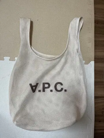 A.P.C. 메쉬 토트백 화이트