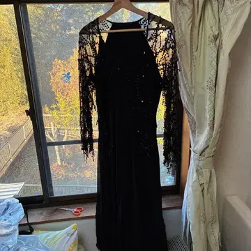 블랙 롱 드레스 비즈 장식