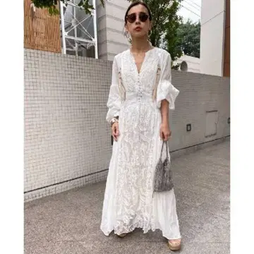 AMERI MEDI EMBROIDERY TULLE LACE DRESS