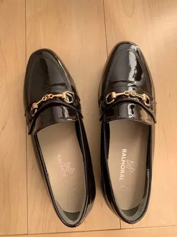 BALMORAL 블랙 로퍼