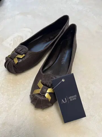새상품 Armani Jeans 다크 브라운 플랫슈즈 38 펌프스