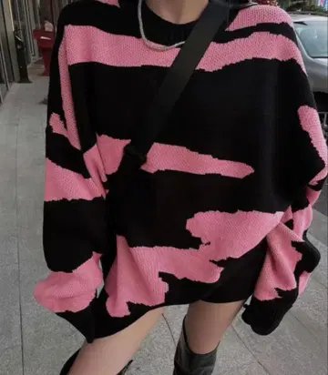 빅 실루엣 바이컬러 제브라 니트 핑크