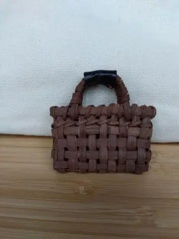 야마부도 미니 바스켓 브로치