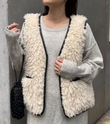 새상품급 차오패닉 티피 파이핑 퍼 베스트