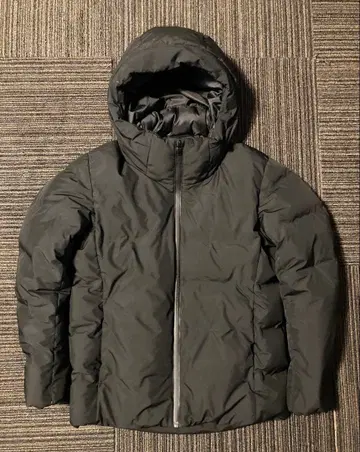 유니클로 심리스 다운 파카 M 블랙