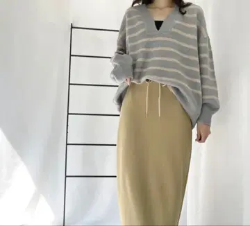 미사용 새상품 깊은 V넥 보더 니트 풀오버 블루 그레이 x 베이지